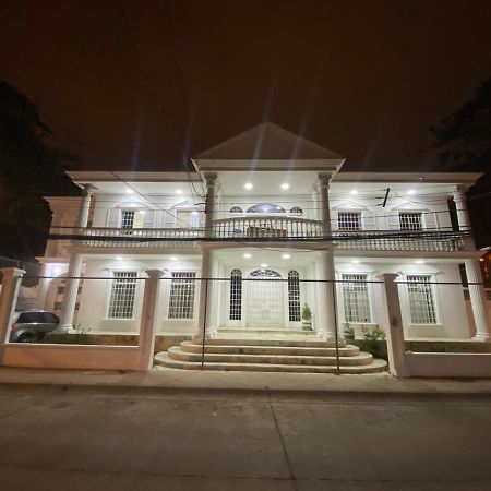 White House Apartment Гуаякуил Екстериор снимка
